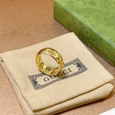 古驰戒指最新款款式档次更高明星同款Anger Forest系列V金质感双G纯手工制作工艺 古驰戒指 细节对版纯手工处理 非市面亮面版型 这款一直在出 古驰里面热