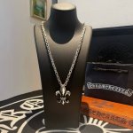 新款 专柜品质 Chrome Hearts克罗心 经典复古十字架项链 童军花吊坠 凹凸造型不同的花纹设计风格 呈现出与众不同 十字架 童军花是克罗心的志 所以更