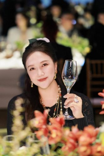 我们出品 Zp8190,量大咨询客Fu 香奈儿双C耳钉 最爱的Vintage遇到绝对不能错过！五金配件细节做工完美得无懈可击，实物更精美！ 非常推荐，Ch Ne