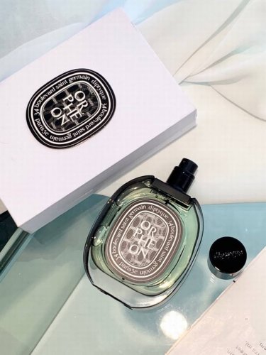 原单品质 夏日香水推荐｜Diptyque 周年纪念新香 之前入手一瓶无花果，没用几次就碎了一地 无花果的味道也不错，淡淡的奶香+椰香，本想重新再入一瓶，可是因为