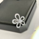 A0010 精工纯银版终于出货 配套项链啦 Vca花朵 戒指 经典大花 奢侈 高碳钻满钻 完美演绎大牌范儿 360°无死角 高端S925纯银定制 镶嵌 细节切工