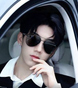 Gucci 2025新款男女情侣款太阳镜多边形墨镜Ip电镀永不褪色 超轻超有弹性整幅眼镜无螺丝重要的是压不坏 高清尼龙镜片 精湛的工艺 原版材料 休闲大气不挑人