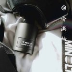 专柜品质 Tf限量款香水 新Ombre Leather 皮革之影100Ml 这是一款皮革香型的中性香水。 前调是豆蔻，中调是沙巴茉莉和皮革，基调是广藿香， 琥珀