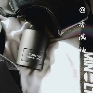 专柜品质 Tf限量款香水 新Ombre Leather 皮革之影100Ml 这是一款皮革香型的中性香水。 前调是豆蔻，中调是沙巴茉莉和皮革，基调是广藿香， 琥珀