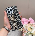 Iphone16型号已更新 Dior刺绣布艺刺绣卡包手机壳 型号：为了不出现报错型号，请打开本机查看手机设置显示的型号 Iphone16pro Max 6.9