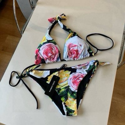 d&G杜嘉班纳新款分体泳衣适合多种场景的游泳衣 海边 游泳池 温泉 水上乐园 漂流都可以内搭也完全可以 连体设计遮肉显高挑 腹部有点肉肉也不影响咱美美的 面料
