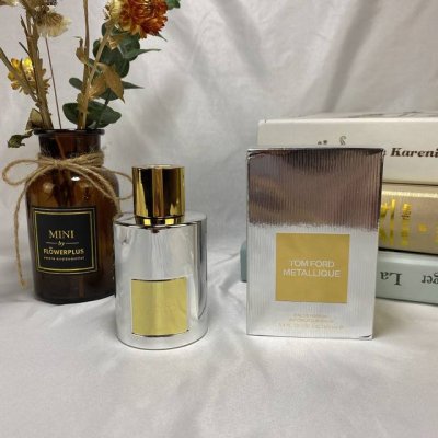 专柜品质 Tom Ford 汤姆福特鎏金花影香水 Tf香水 花香 Ml 前调热情清新 青绿香柠檬与辛辣粉红胡椒碰撞，打造金属质感，清冽迅速散发 中调馥郁浪漫 白
