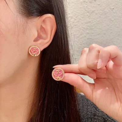 chanel香奈儿 中古 双C耳钉原版复刻Logo 小香家的款式真心无需多介绍每一款都超好看，精致大方，非常显气质