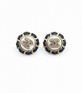 Chanel 最新款黑皮圆形耳钉 一致Zp黄铜材质