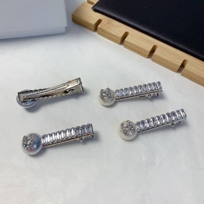 Chanel小香 Chanel发夹 捷克钻Logo边夹刘海夹压夹日常精致小单品 气质百搭小仙女必入单品 宝藏款 闭眼入推荐款 一对