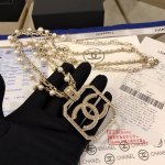 小香 Chanel 珍珠 长链 毛衣链 火爆经典款 这款设计非常典雅 尤其五金件设计 不仅设计感十足 效果也是看的见魅力