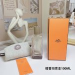 专柜品质 爱马仕闻香系列香水100Ml！味道：檀香玛索亚，云南丹桂，雪松茉莉，没药蔷薇，玫瑰花道，椒香丝路，紫罗兰沃卡林，陶瓷铃兰，鸢尾浮世绘。