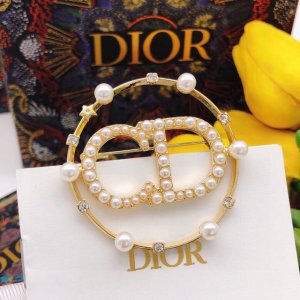 编号Dxz0001 Dio*#迪奥珍珠圆圈字母胸针，原单品质