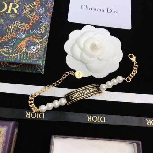 新款 Dior 迪奥最新款多元素手链系列，多元素Dior手链 经典百搭耐看 重点是超显白哦 精选正品一致黄铜材质