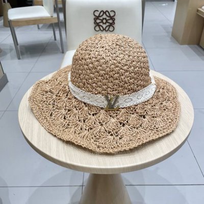 路易威登棒球帽 Louisvuitton针织度假风草帽 草帽就是入夏的标致 海边度假拍照简直不要太出片了 纯手工花式编织 柔韧性更强 不易拉断 颜色是比较自然的