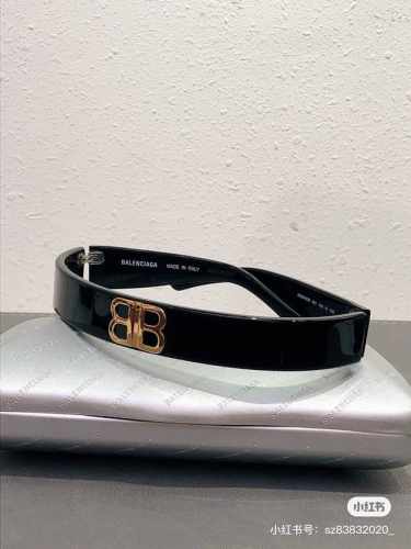 巴黎世家 Balenciaga 发捆 复古风 简单大方 大牌金质感饱满 搭配衣服超好看