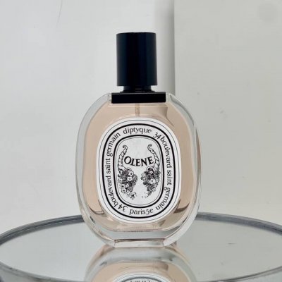 专柜品质 蒂普提克-奥利恩 淡香水 Diptyqueolene 香调：花香调 前调：水仙花忍冬 中调：紫藤茉莉 后调：绿叶白色花系 纯纯的茉莉水仙调，超高还原茉