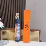 爱马仕 Herm S 新款 极品H家三折自动伞重磅呈现 以其精湛的工艺技术和源源不断的想像力 新涂层技术伞布 带来令人惊喜的遮光效果 让防晒及隔热性能更优保障