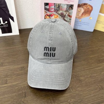 跑量 miu 新款洗水棒球帽 大家试试这种风格 上头真的很好看 简单百搭颜值高