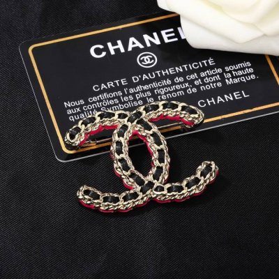 小香 Chanel 秋冬系列 双C胸针 别有心机设计的一款 超级完美 时髦元素添加