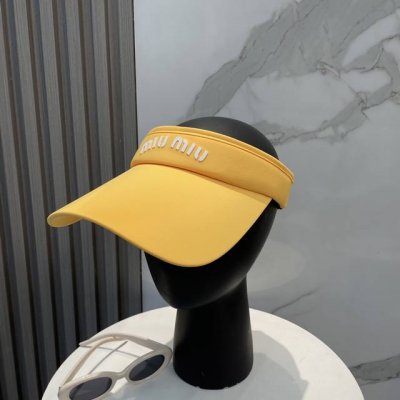 miumiu缪缪 夏日冰丝空顶帽 空顶防晒帽不耽误扎马尾~ 冰丝面料实用又好看！ 大帽檐的设计能有效的阻隔紫外线 多色可选