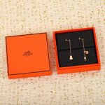 我们出品 Kelly Clochette耳环，可订做真金真钻，只做对版Z批真金货，批K市面各种金货量大咨询客Fu 20世纪30年代，罗贝尔 杜马 Robert