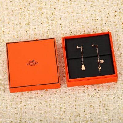 我们出品 Kelly Clochette耳环，可订做真金真钻，只做对版Z批真金货，批K市面各种金货量大咨询客Fu 20世纪30年代，罗贝尔 杜马 Robert