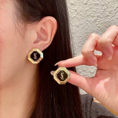 新款 Ysl圣罗兰耳钉 美丽永远敌不过经典 黄金时期的香奈就是最经典 也是最有味道的 女人独立优雅魅力知性复古奢华不繁复 Ysl经典百搭 简约不简单 925银针