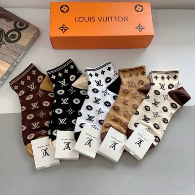 配包装 一盒5双 Lv 路易威登 超火纯棉面料船袜 经典字母Logo袜子 个性时尚百搭款 你值得拥有哦