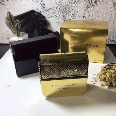 专柜品质 Marc Jacobs 莫杰马克雏菊 Decadence One Eight 18K奢迷小手袋女士香水100Ml香调：东方花香调前调：李子 鸢尾花 藏