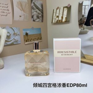 110专柜品质 Givenchy纪梵希倾城四宫格女士浓香水Ed Ml Irresistible 香调:果香花香调 前调:梨黄葵 中调:玫瑰鸢尾花 后调:麝香雪松