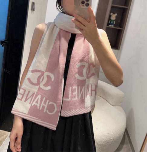 Chanel24秋冬新款24B针织围巾羊绒针织长巾美翻了[流泪]御用殿堂级极品新款在售 进口纯羊绒针织毛线美丽至极 真的 上身极为衬肤色 百搭 好看不好看自己看