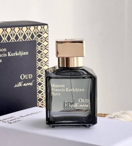 专柜品质 Mfk 黑瓶中性香水 Maison Francis Kurkdian Oud Satin Moo D香调:木质东方调 味道：沉香 乌木 玫瑰 安息香脂