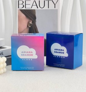 专柜品质 自带仙气的Ariana Grande 爱莉安娜 格兰德香水来啦 云朵香水造型满分！味道就是非常甜 买来摆设收藏真的是太好看了！！！！！云朵爱好者的福音
