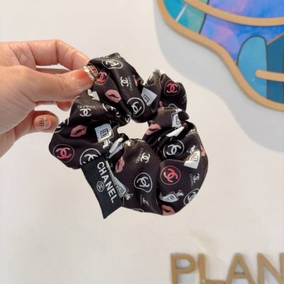 配包装 chanel 香奈儿 网红新款发圈 精致肠圈皮筋 佩戴舒适无压力 造型搭配必备 非常时尚百搭 女神必备单品 超级精致哦名媛范儿
