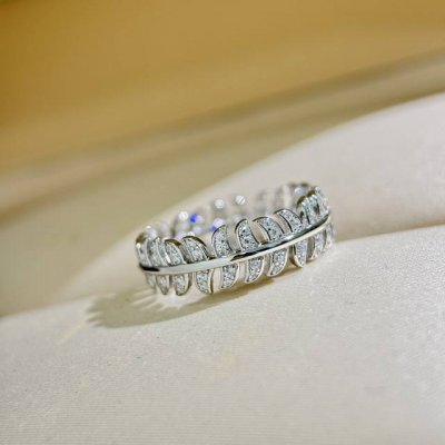a4225 宝诗龙 新款 羽毛 戒指 通体纯银镶嵌Aaaaa级高碳钻 个性时尚 引领潮流 通体925纯银 镶嵌工艺 女神必备时尚单品 电镀厚金 678码齐 纯银