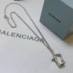 原单货新品 巴黎世家项链 Balenciaga 新款项链专柜一致 细节做工精细 每个细节流程到位 设计工艺精细 火爆款出货 设计独特 复古风格 巴黎世家项链