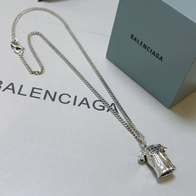 原单货新品 巴黎世家项链 Balenciaga 新款项链专柜一致 细节做工精细 每个细节流程到位 设计工艺精细 火爆款出货 设计独特 复古风格 巴黎世家项链
