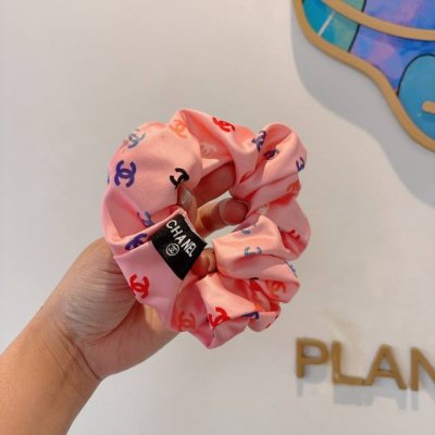 配包装 Chanel 香奈儿 网红新款发圈，精致肠圈皮筋，佩戴舒适无压力，造型搭配必备！非常时尚百搭！