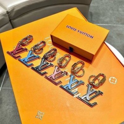 元配图片原版包装 louis Vuitton官网M69974 Lv Chromatic包饰与钥匙扣 lv Chromatic包饰与钥匙扣续写 春夏系列设计 采用
