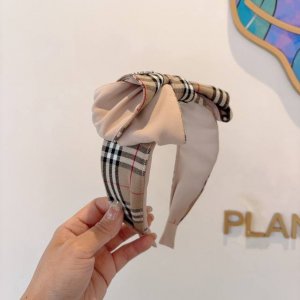 配包装 巴宝莉Burberry 新款发箍 高版本客供面料 细节全部实拍 非常耐看又百搭 适合各种场合搭配