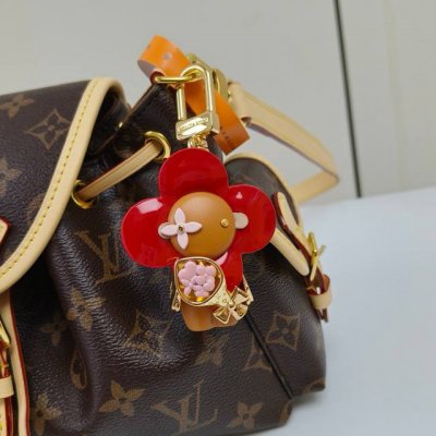 佩戴图 -Louis Vuitton 路易威登 薇薇安 钥匙扣 包挂