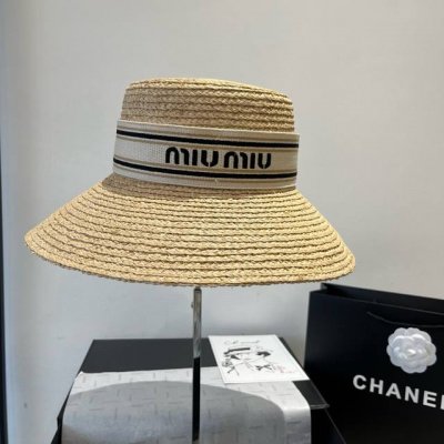 miumiu缪缪拉菲草帽 纯手工钩织供不应求 卖一个少一个 头围57Cm