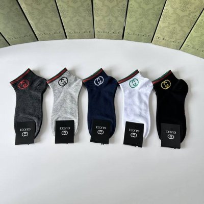 特 配专柜包装 Gucci 古驰 新款中短款堆堆袜袜子！一盒五双，专柜同步筒袜袜子，大牌出街，潮人必备超好搭