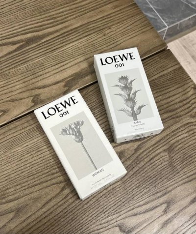专柜品质 “Loewe罗意威情侣香水”001 Man&Woman 100Mlloewe事后清晨香水系列以“缠绵之后，破晓之时”这个颇有凄美之感的表达为概念，系列