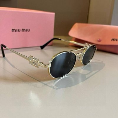 miumiu缪缪超A超精致的一款金属小框墨镜带上她你就是街上最 的仔 女孩