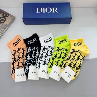 配包装 一盒5双 dior 迪奥 新款短筒袜子 纯棉面料 火爆 图案 专柜同步袜子 大牌出街 潮人必备超好搭