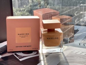 专柜品质 纳西素Narciso琥珀霞光女士香水 Ml 前调：马达加斯加依兰依兰 缅栀子 中调：琥珀 麝香 尾调：雪松 克什米尔木香