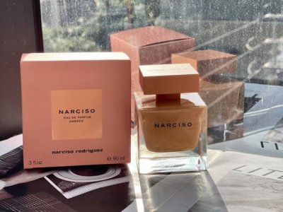 专柜品质 纳西素Narciso琥珀霞光女士香水 Ml 前调：马达加斯加依兰依兰 缅栀子 中调：琥珀 麝香 尾调：雪松 克什米尔木香