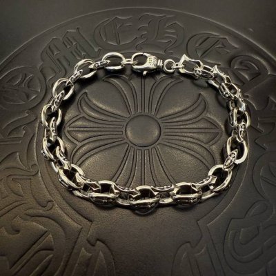 新款 专柜品质 Chrome Hearts克罗心经典复古十字架手链 凹凸造型不同的花纹设计风格 呈现出与众不同 十字架 童军花是克罗心的志 所以更经久不衰 正品
